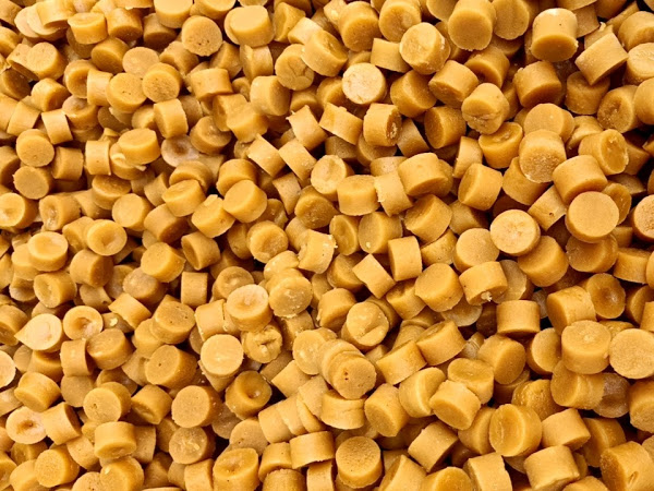 Lump_sugar_cane_juice_-_152193.jpg - 117.26 kB