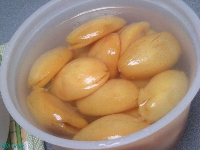 Salai_Loykaew_-_Snake_Fruit_in_Syrup_-_Salacca_-_152180.jpg - 39.73 kB