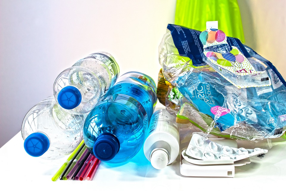 plastic-waste-152565.jpg - 197.00 kB