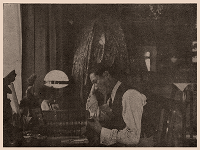 ภาพถ่ายที่กรุงเบิร์น เมื่อ พ.ศ. ๒๔๖๘ ในห้องหนังสือที่บ้านพักในระหว่างศึกษา ภาพถ่ายที่กรุงเบิร์น เมื่อ พ.ศ. ๒๔๖๘ ในห้องหนังสือที่บ้านพักในระหว่างศึกษา