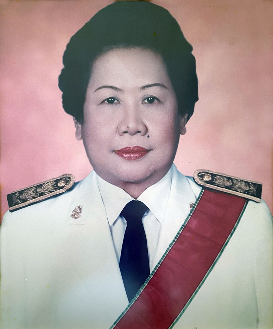 นางสาวชดช้อย เอี่ยมพงษ์